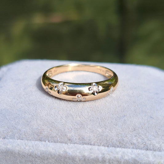 Pre-owned 9ct Gold and Diamond Clovers Domed Ring