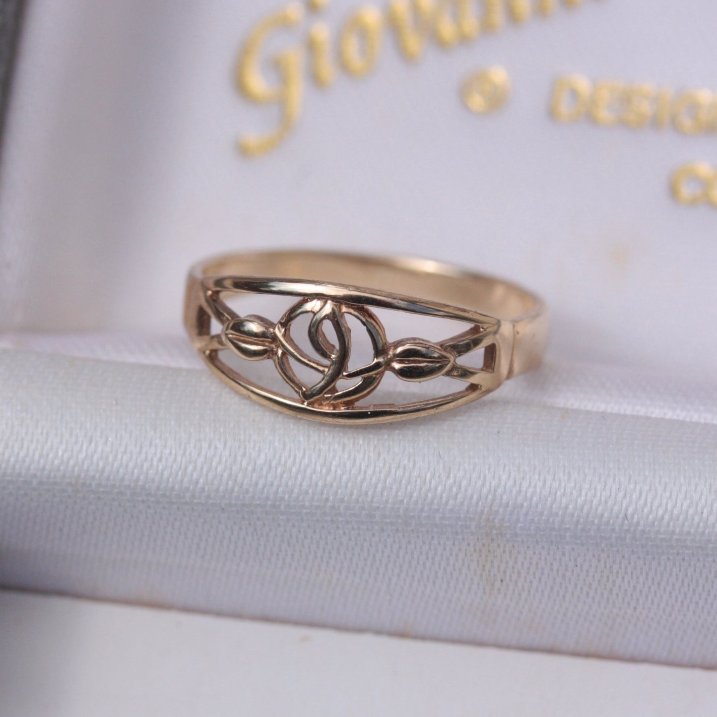 Vintage 9ct Gold Celtic Rose Band Ring