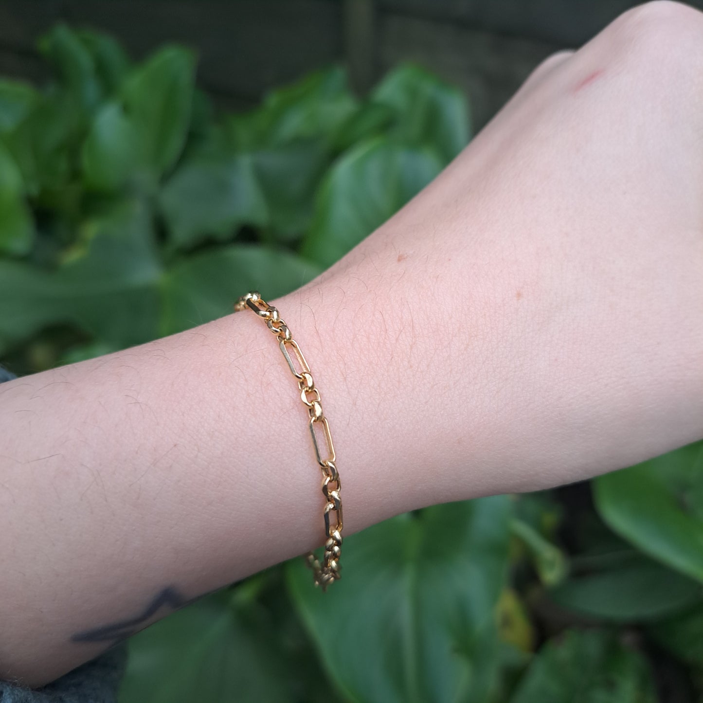 Pre-owned 9ct Yellow Gold Square Figaro Style Bracelet
