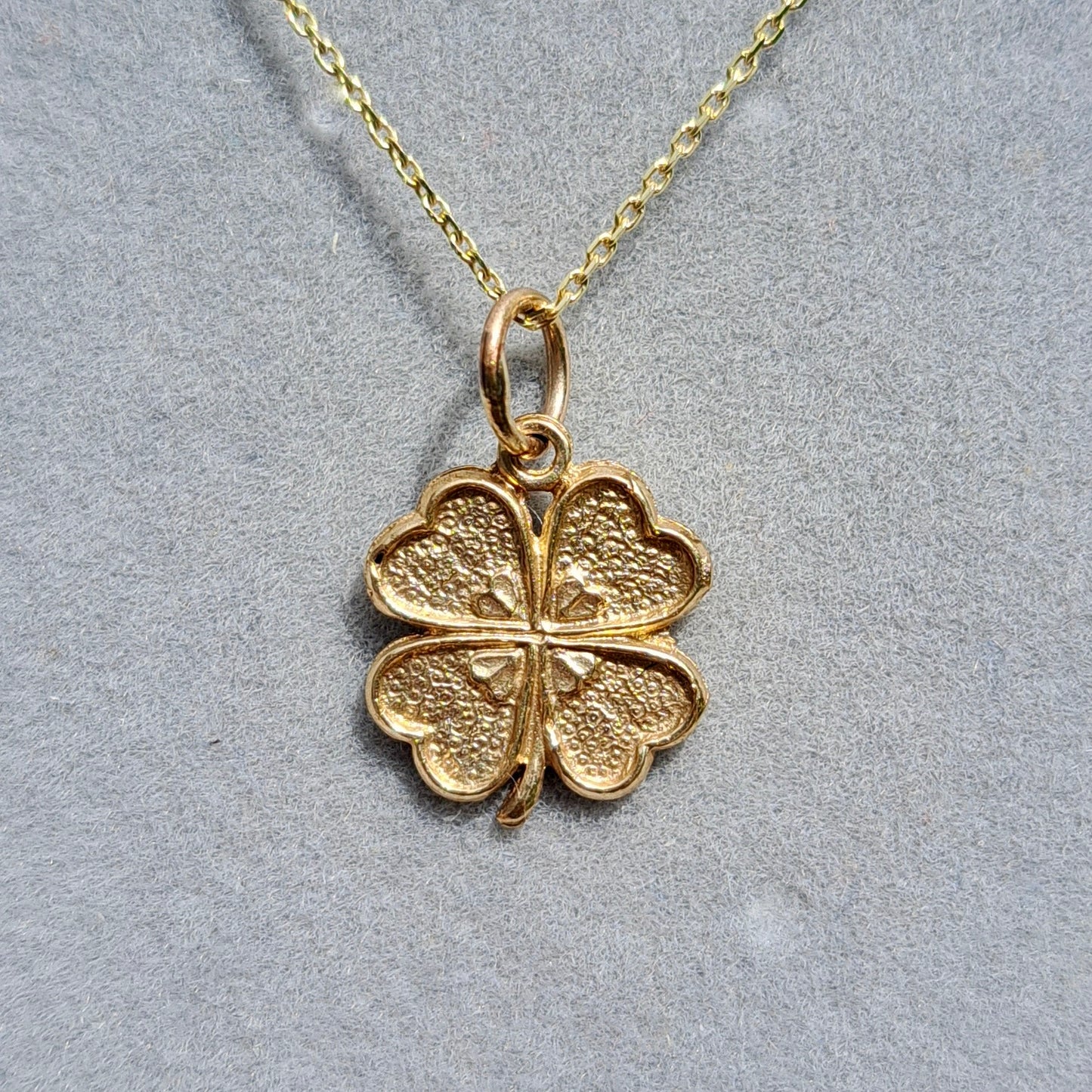 9ct Gold Textured 4 Leaf Clover Charm