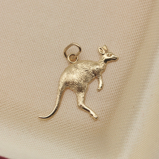pre-owned 9ct gold kangaroo charm