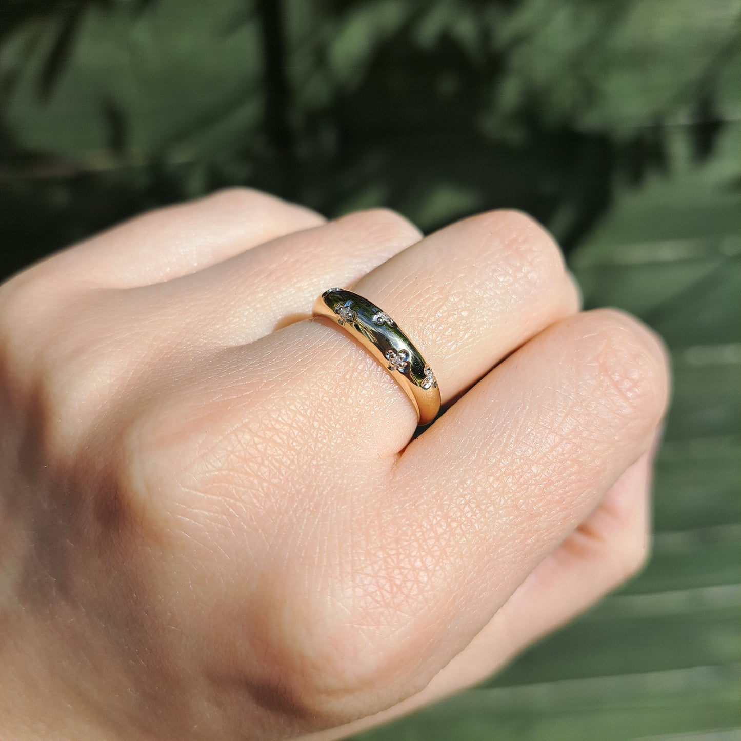 Pre-owned 9ct Gold and Diamond Clovers Domed Ring