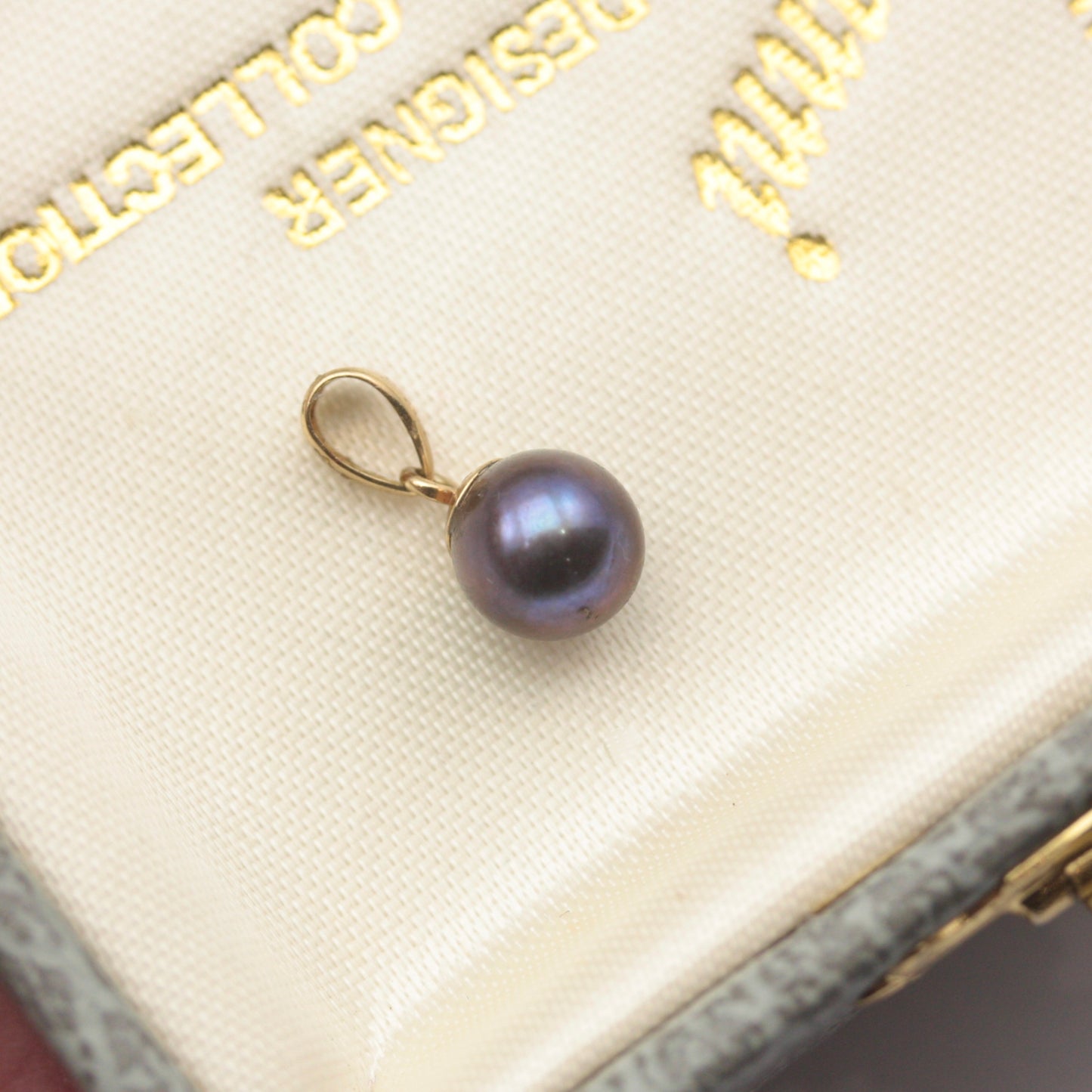 9ct Gold Black Freshwater Pearl Pendant