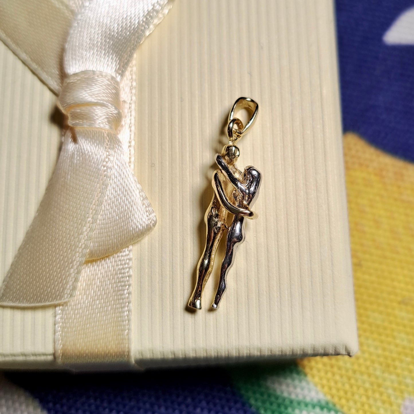 Pre-owned 14ct Yellow and White Gold Nude Embracing Couple Pendant