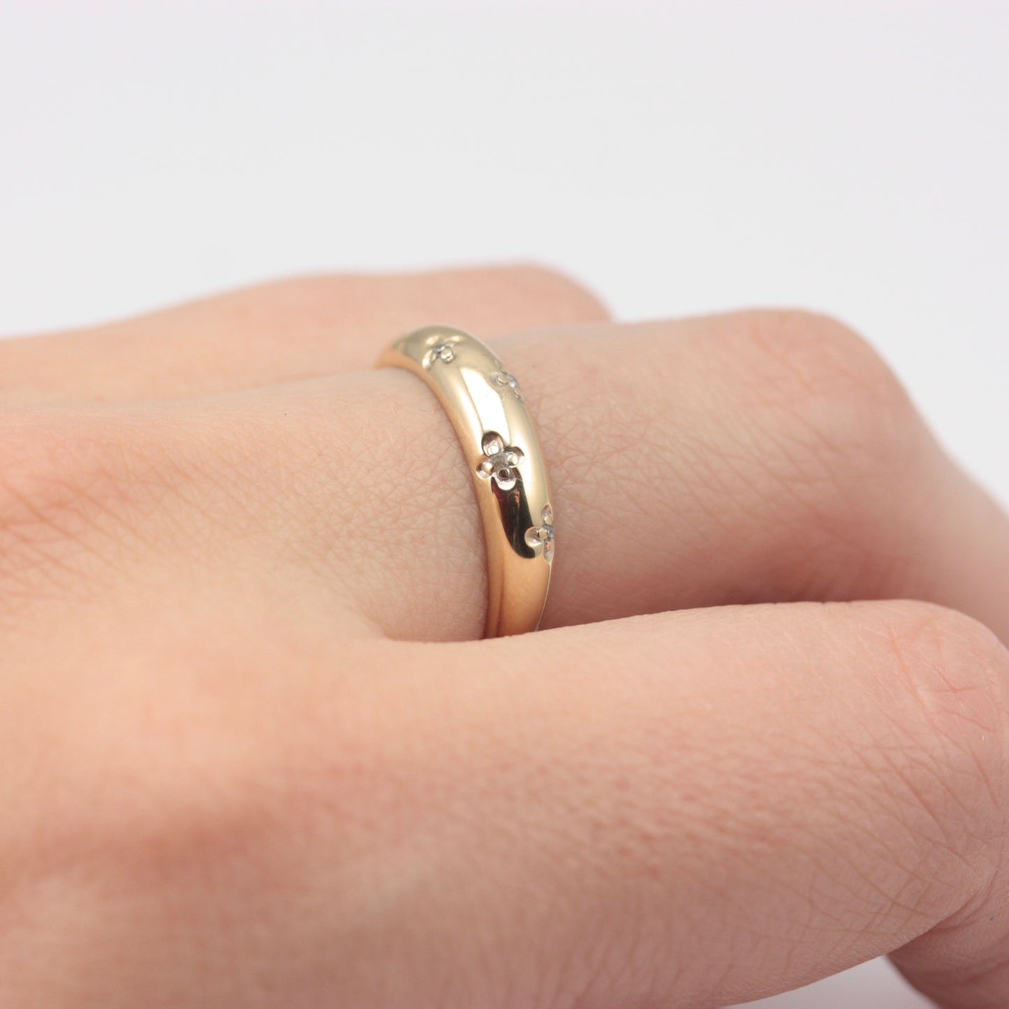 Pre-owned 9ct Gold and Diamond Domed Clover Ring