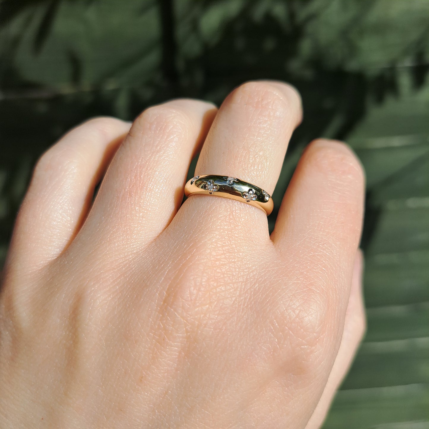 Pre-owned 9ct Gold and Diamond Clovers Domed Ring