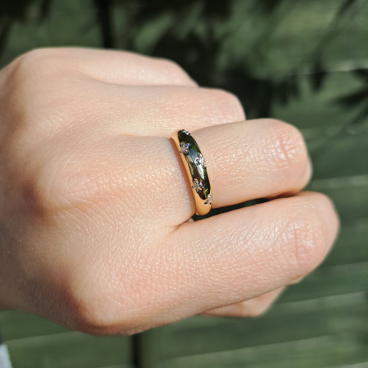 Pre-owned 9ct Gold and Diamond Clovers Domed Ring