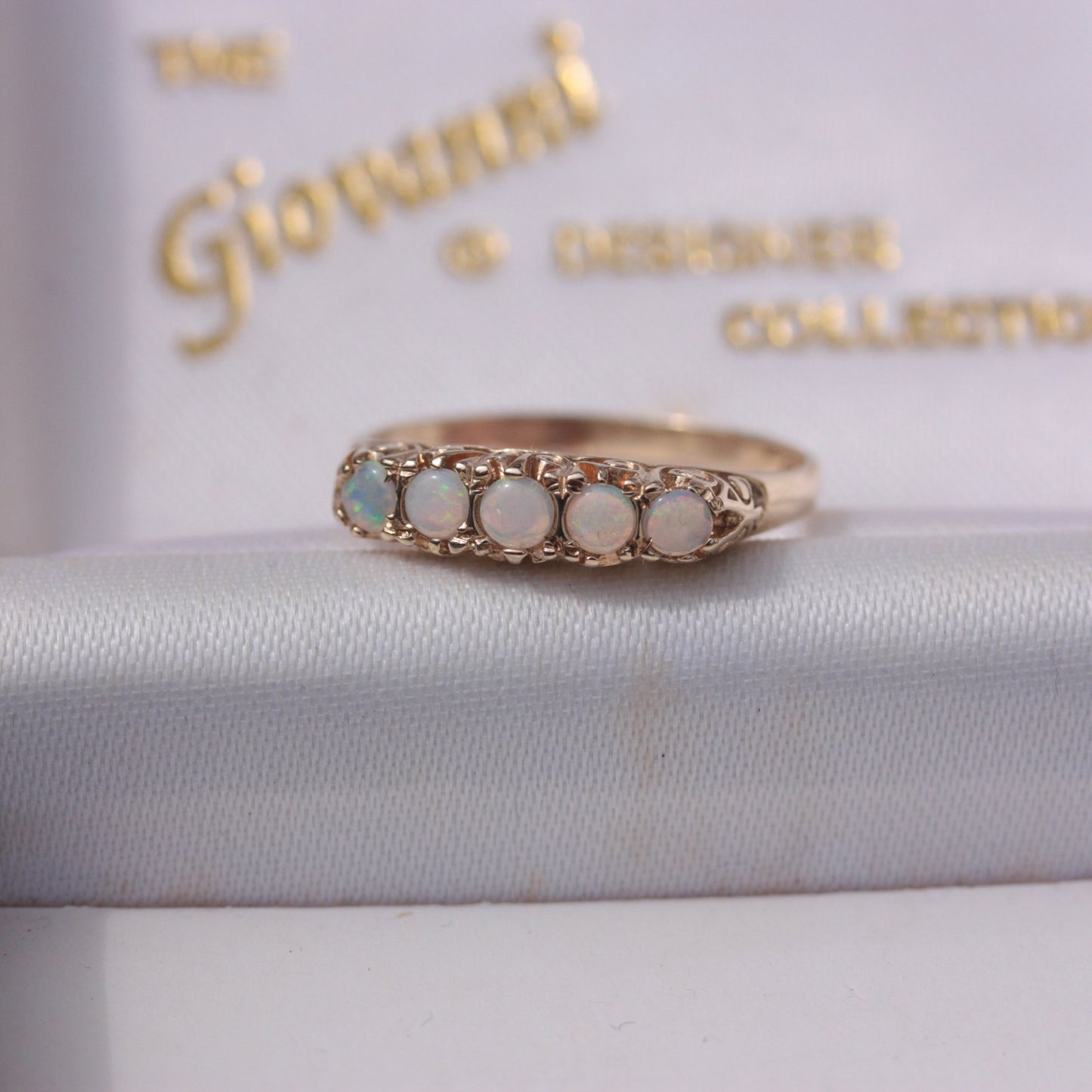 Vintage 9ct Gold Opal 5 Stone Ring