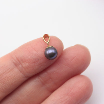 9ct Gold Black Freshwater Pearl Pendant