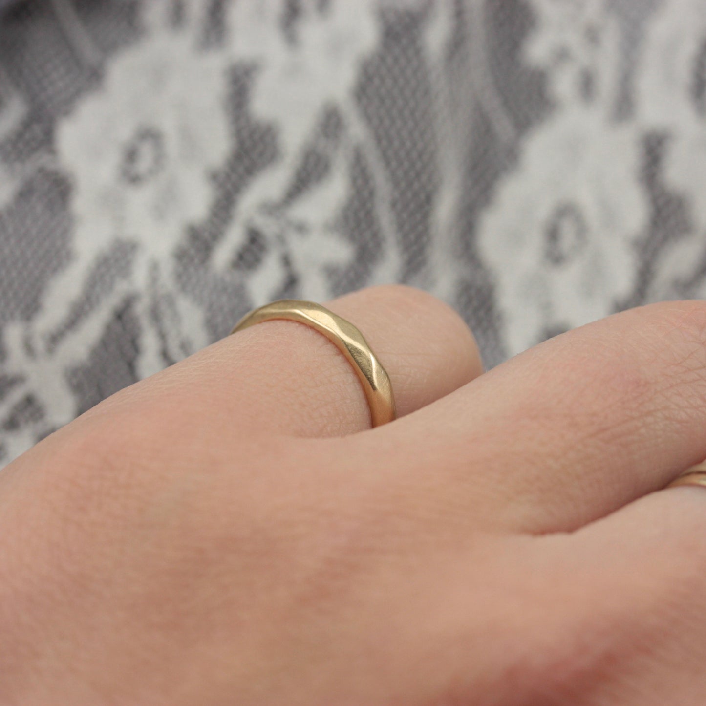 Vintage 1950s 9ct Gold Faceted Band