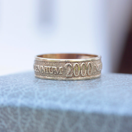 Vintage 9ct Gold Millennium Year 2000 Ring