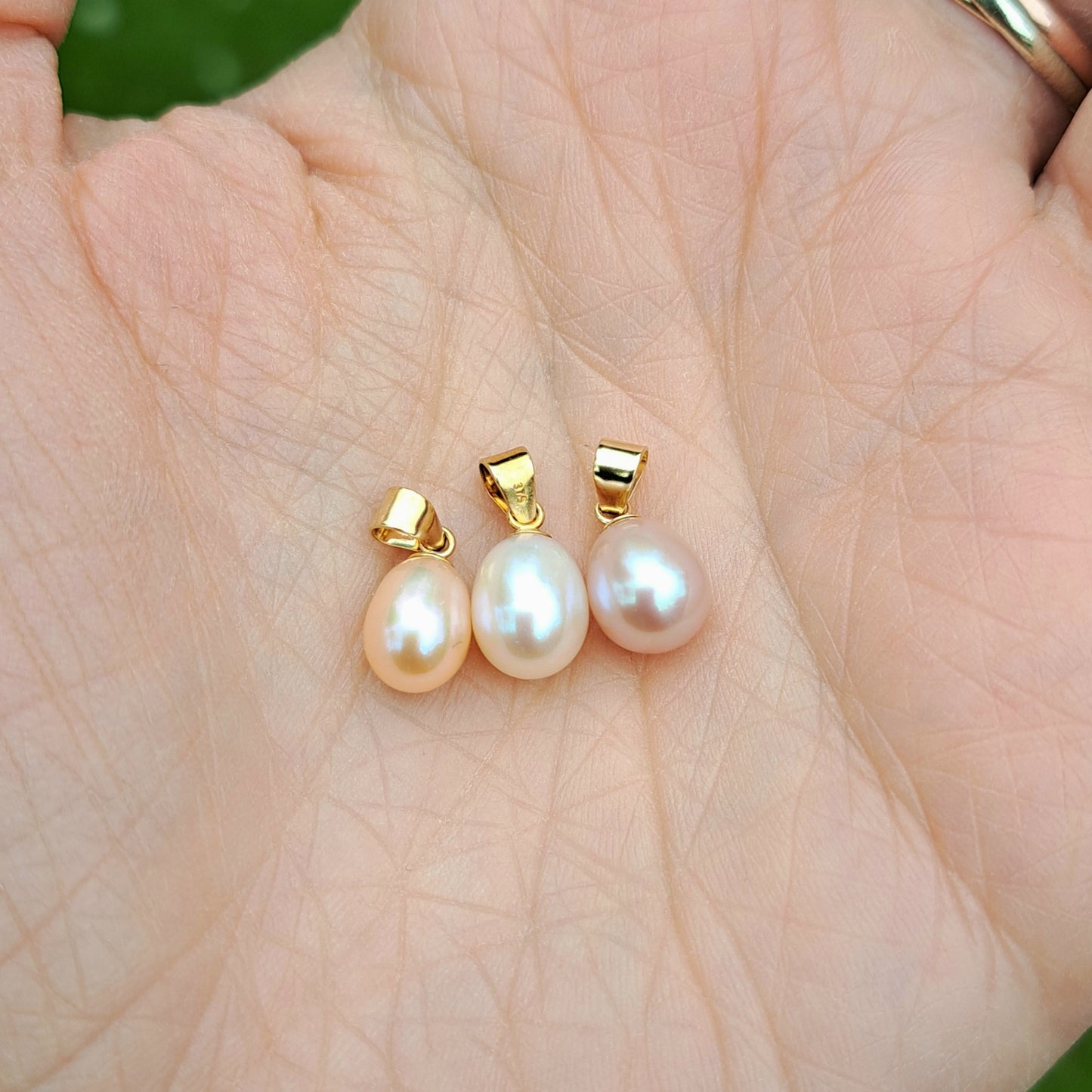 Solid 9ct Gold Freshwater Pearl Pendants - in Pink, White or Peach
