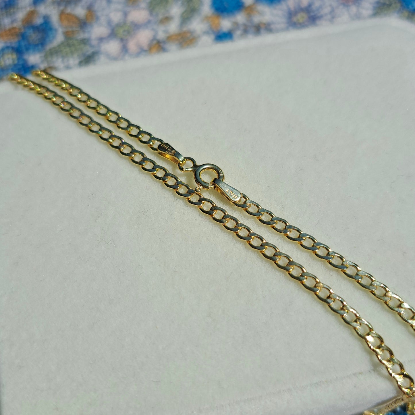 Solid 9ct Yellow Gold Flat Curb Chain Necklace, 2.6mm