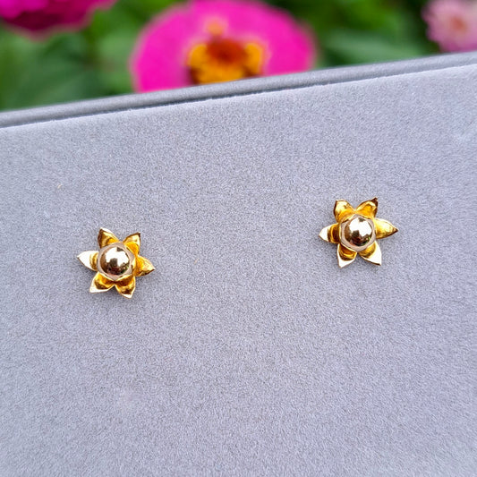 vintage solid 9ct yellow gold flower stud earrings 1970s