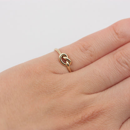 Vintage 9ct Gold Overhand Knot Ring, 1979