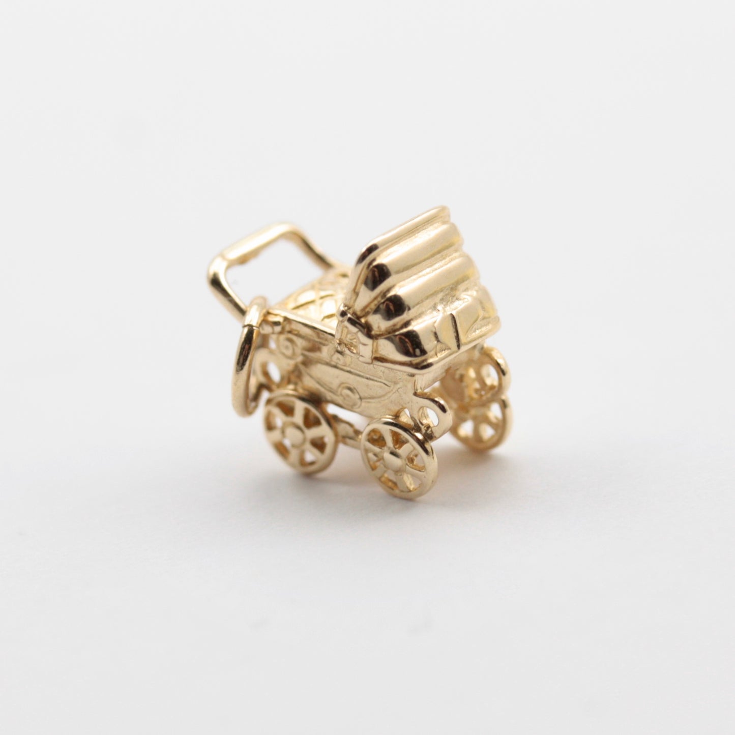 Modern Pre-owned 9ct Gold Baby's Pram Charm