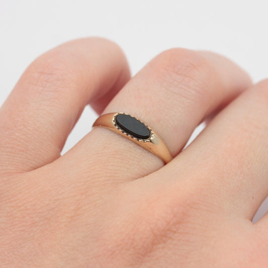 Dainty Vintage 9ct Gold Onyx Signet Ring, 1985