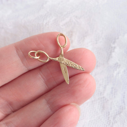 Vintage 9ct Gold Moving Scissors Charm