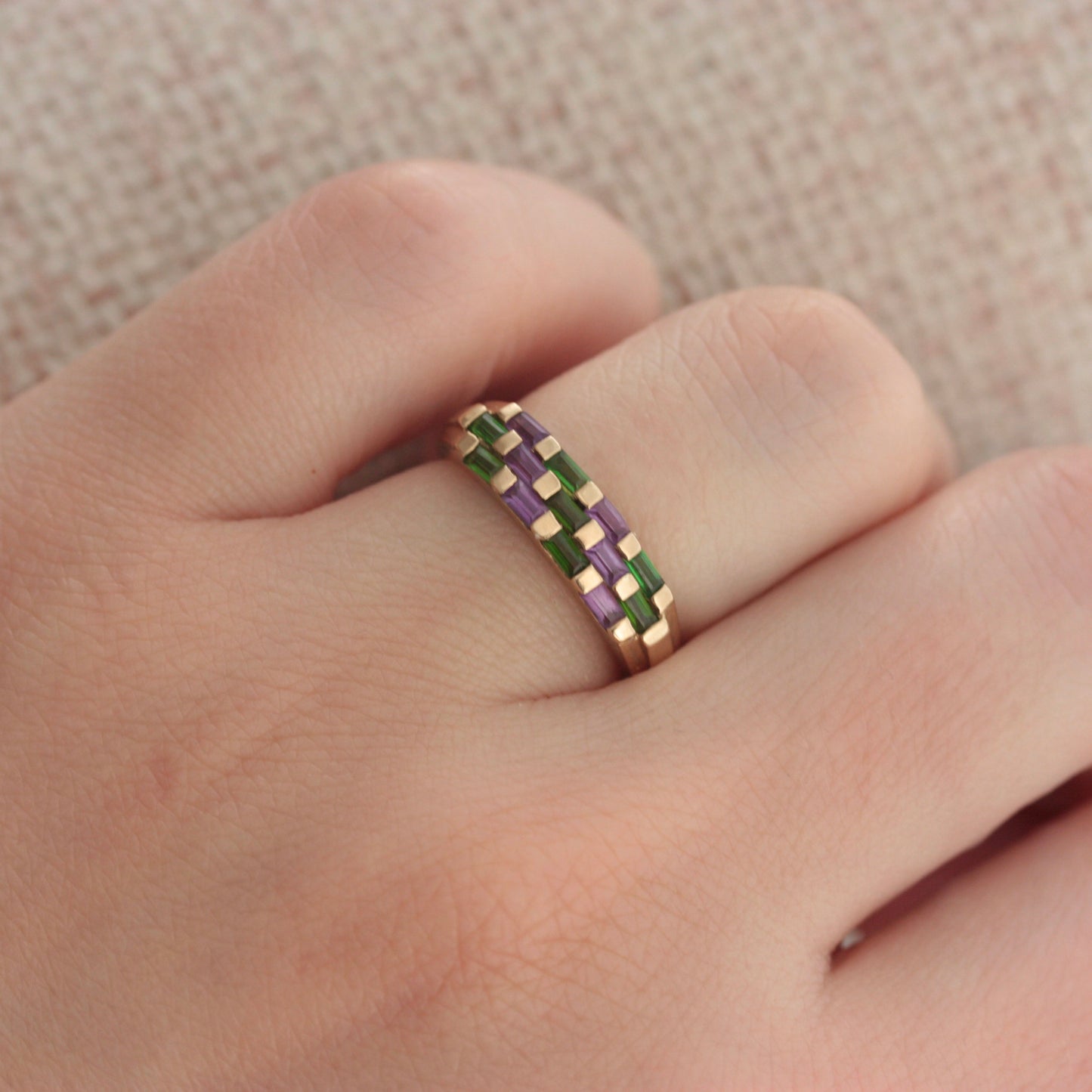 Late Vintage 9ct Gold Amethyst and Chrome Diopside Chequered Band