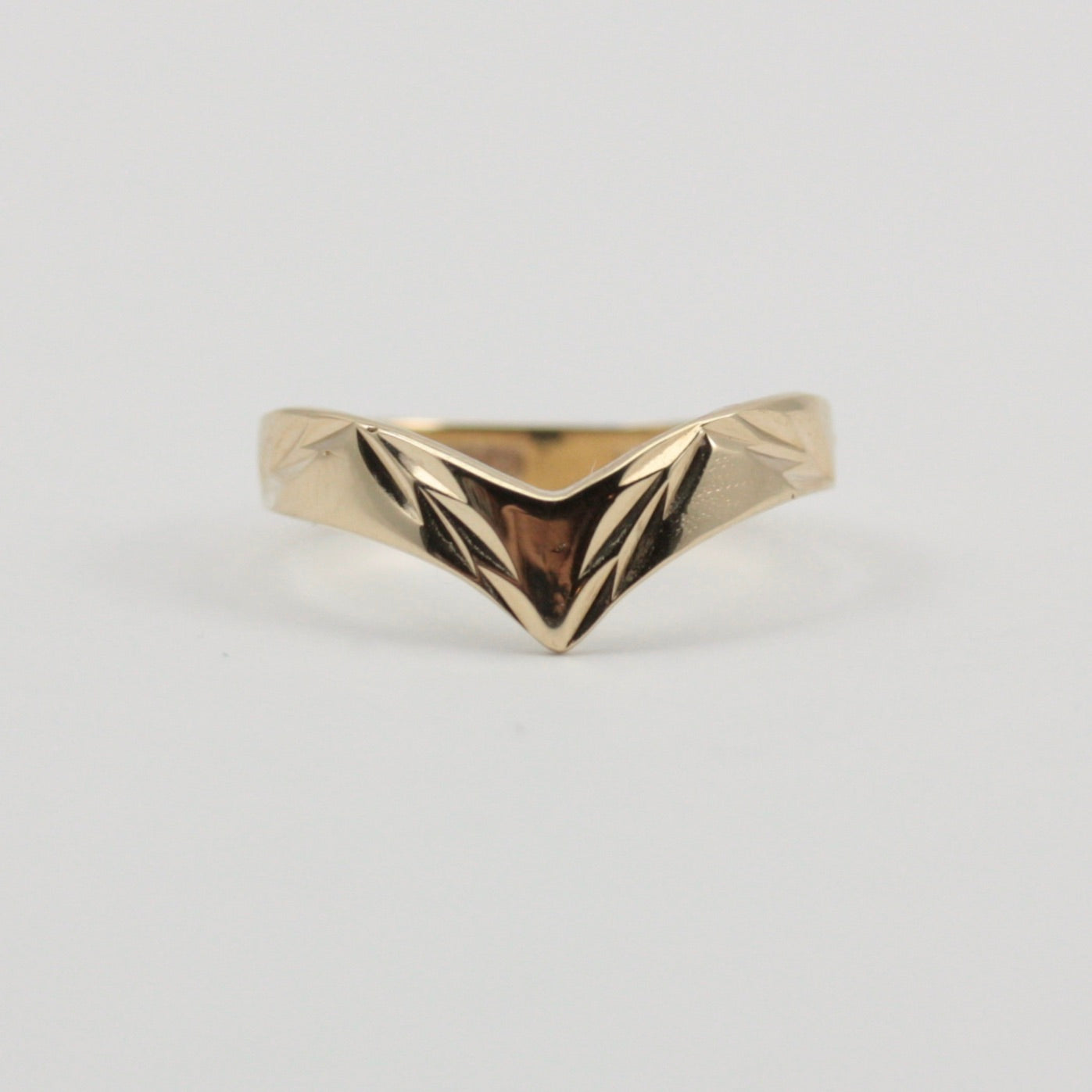 Vintage 9ct Gold Wishbone Ring with Engraved Leaf Design