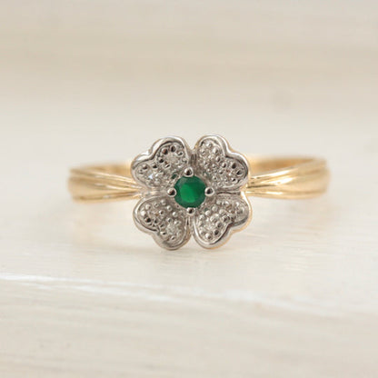 Pre-owned 9ct Gold Green Agate and Diamond Clover Ring