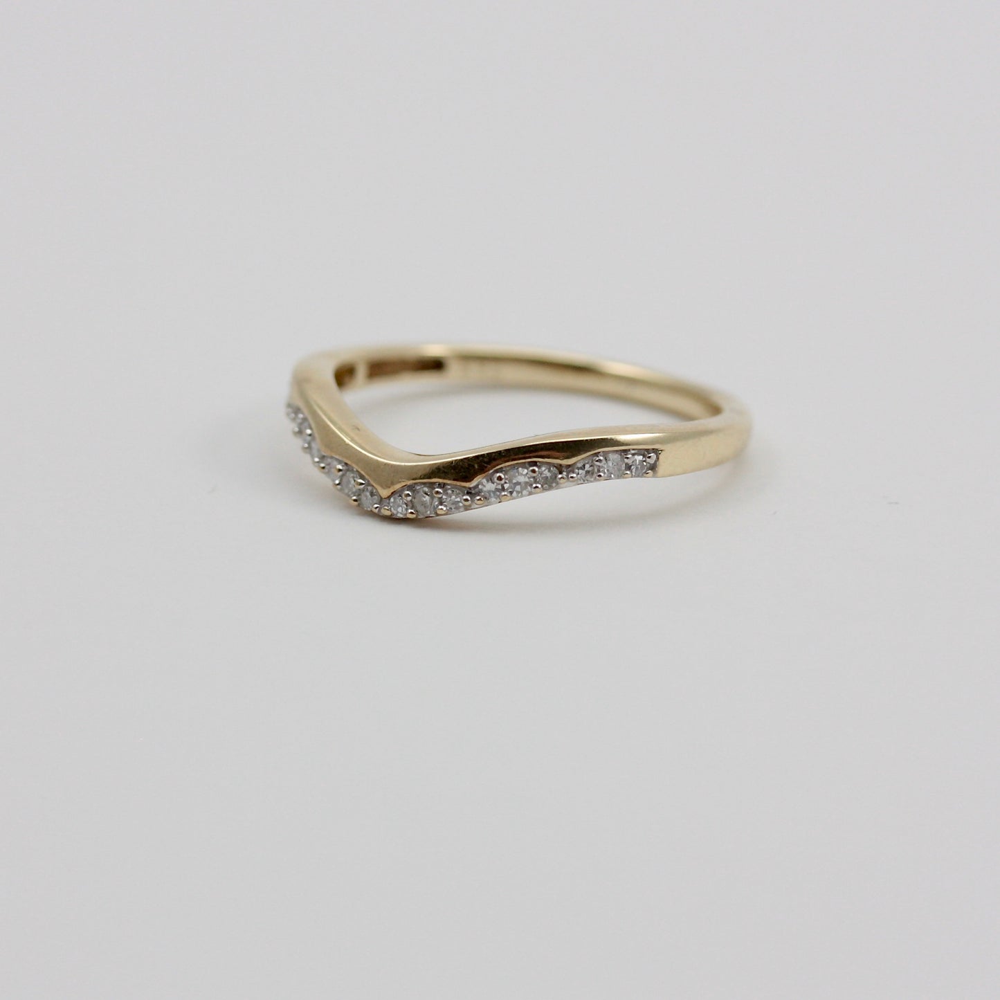 Pre-owned 9ct Gold Diamond Scalloped Design Wishbone Ring