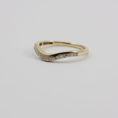 Pre-owned 9ct Gold Diamond Scalloped Design Wishbone Ring