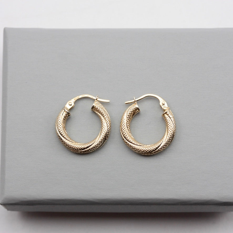 Pre-owned Italian Gold Textured Twist Earrings by Unoaerre, Small