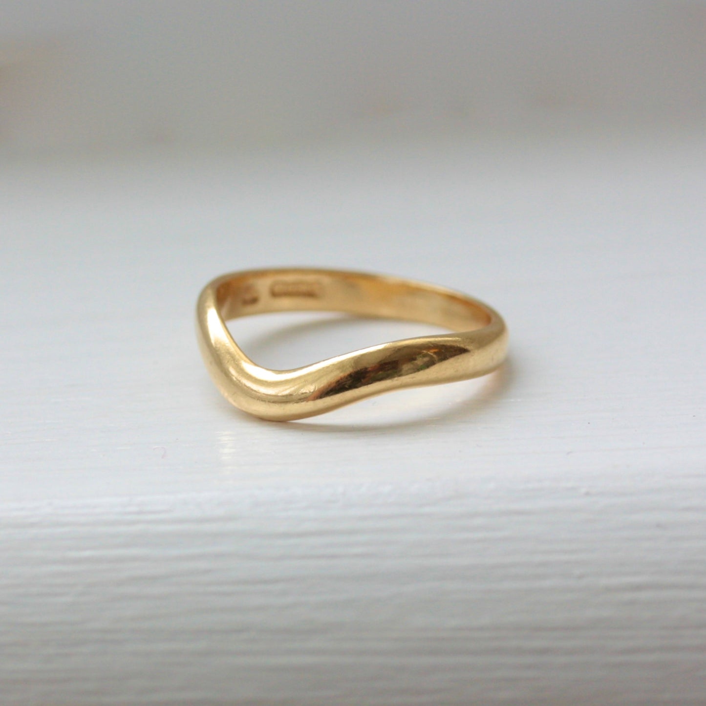 Vintage 18ct Gold Curved Wishbone Ring