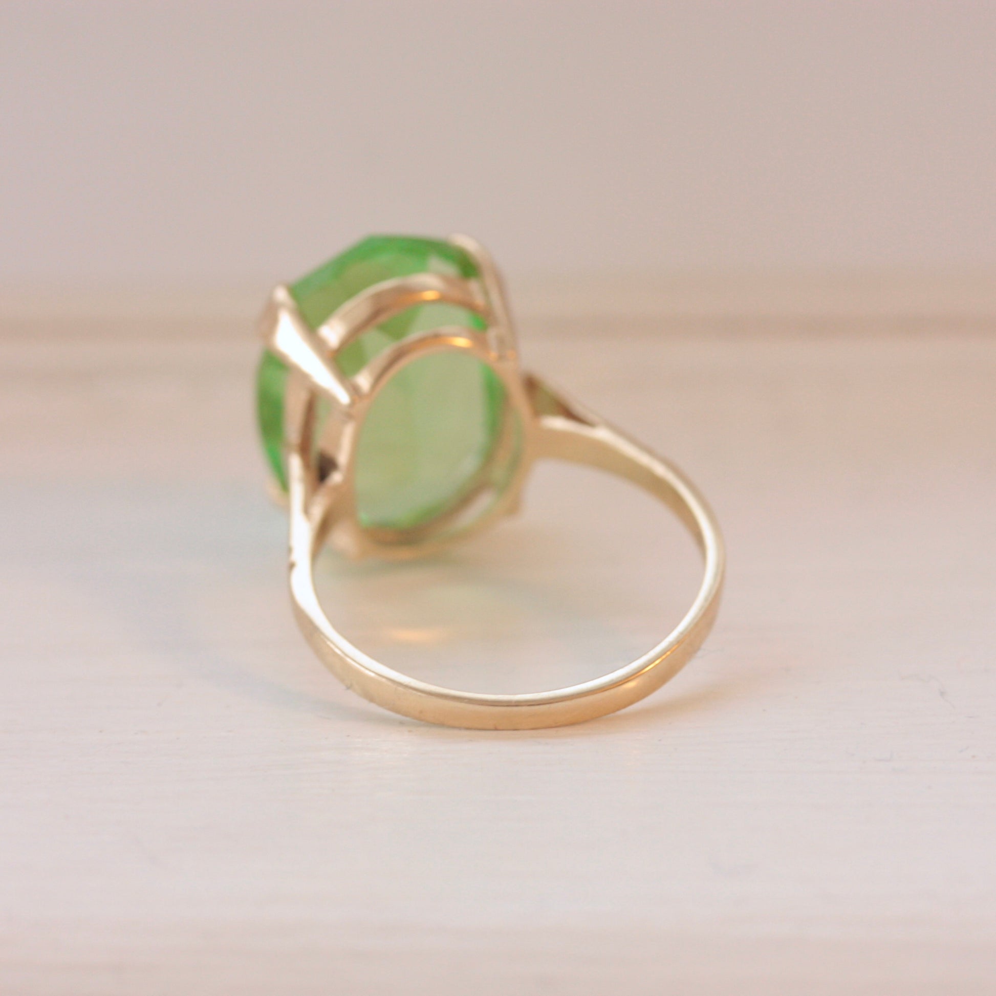vintage 9ct gold uranium glass ring