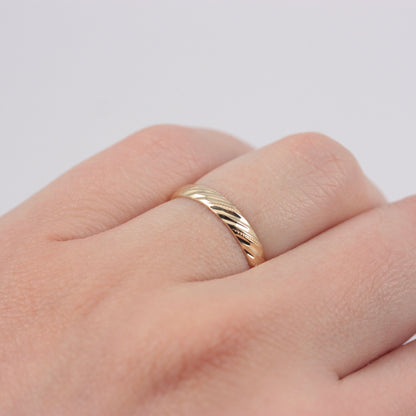 Vintage 9ct Gold Textured Twist Band Ring
