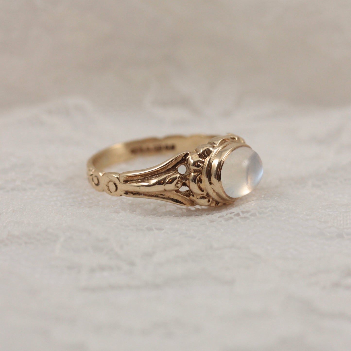 vintage 9ct gold moonstone ring