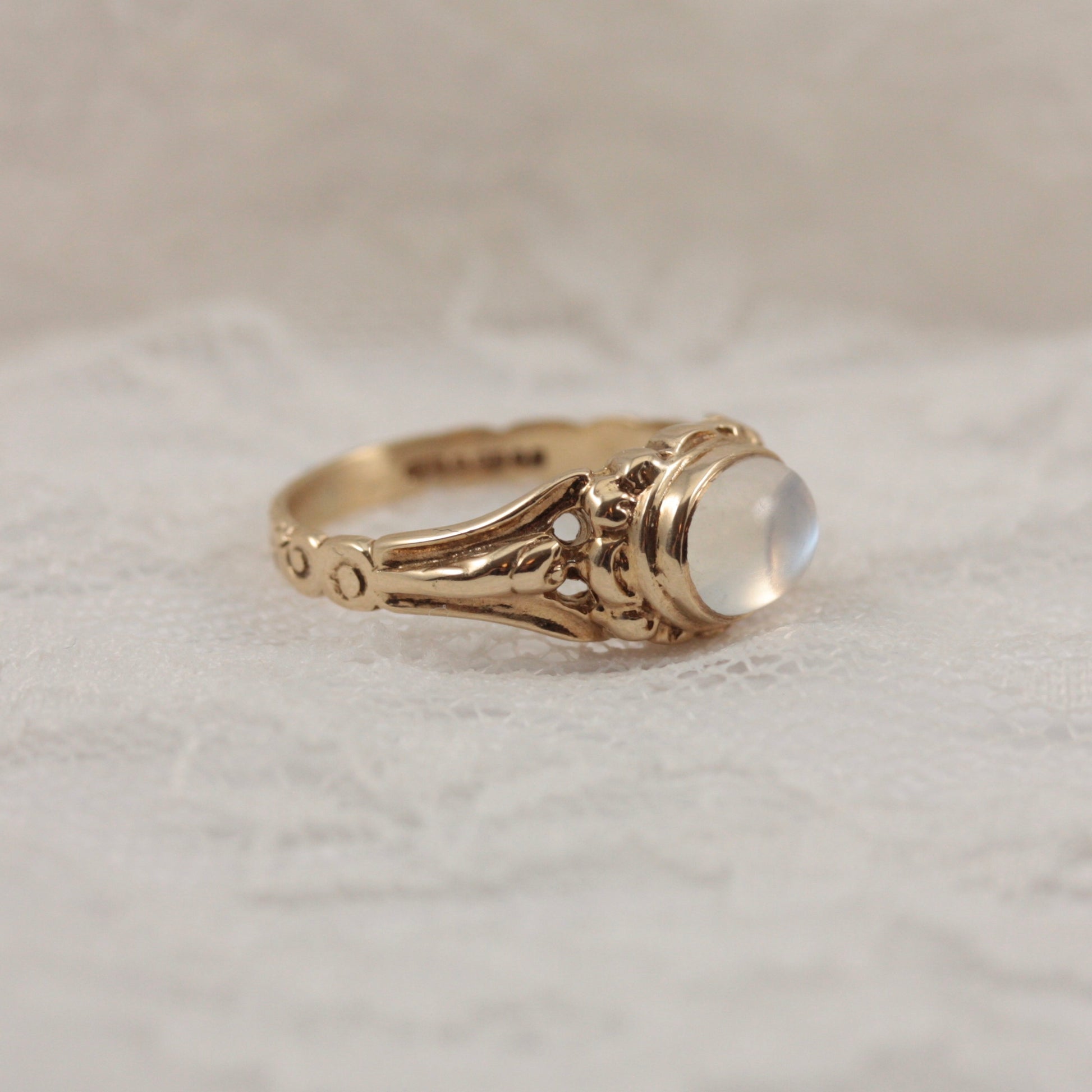 vintage 9ct gold moonstone ring