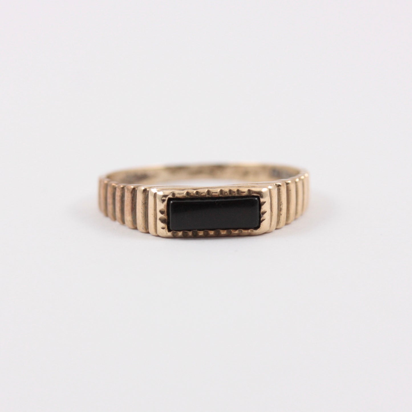 Vintage 9ct Gold Rectangle Onyx Ring with Ridged Shoulders, 1980s