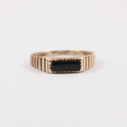 Vintage 9ct Gold Rectangle Onyx Ring with Ridged Shoulders, 1980s