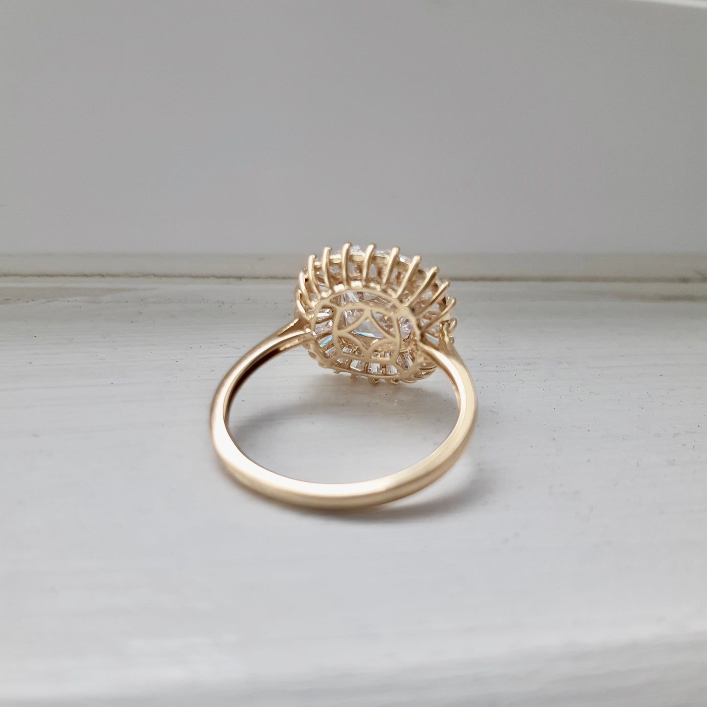 Modern Pre-owned 9ct Gold Cubic Zirconia Halo Cluster Ring