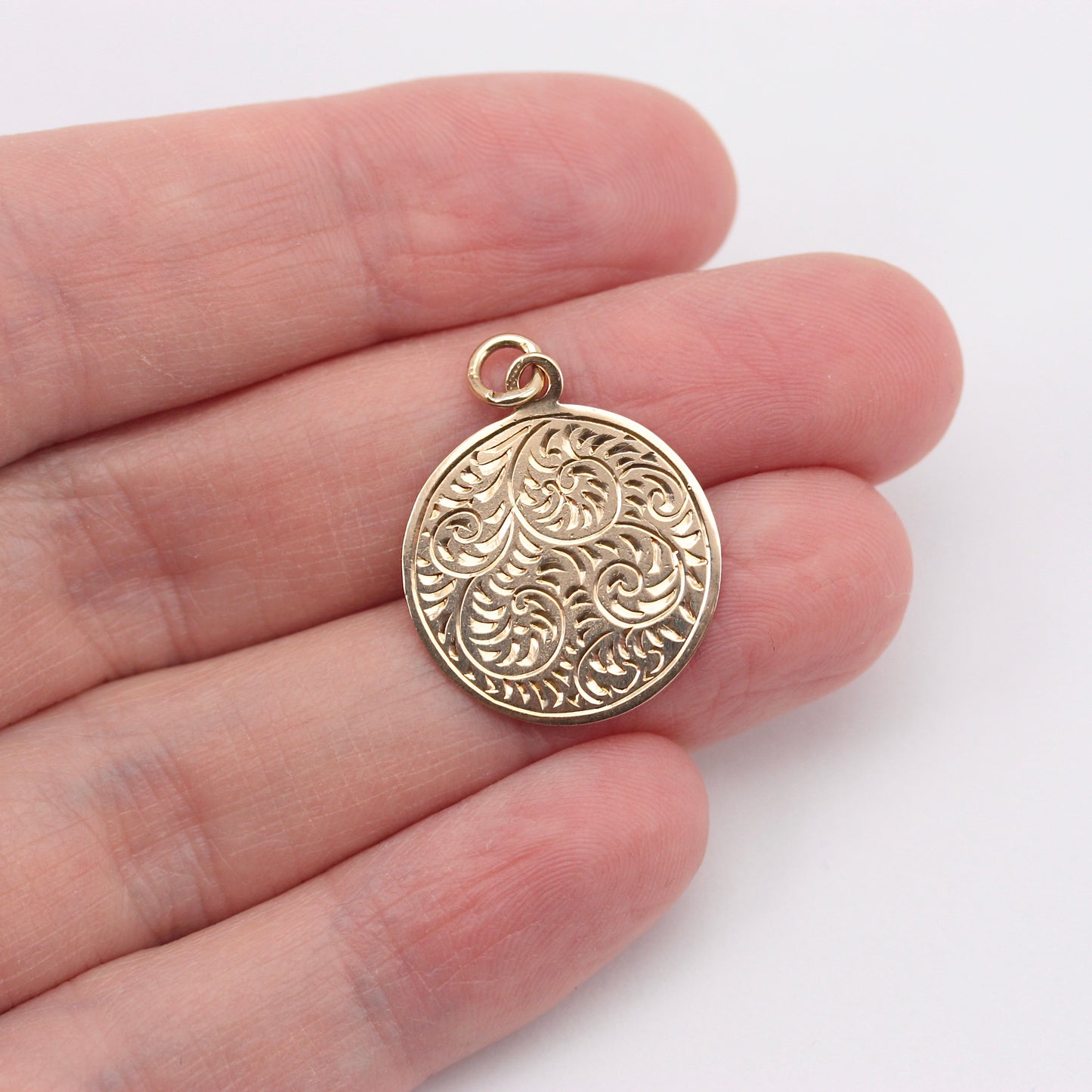 Vintage 9ct Gold Ornately Patterned Disc Pendant