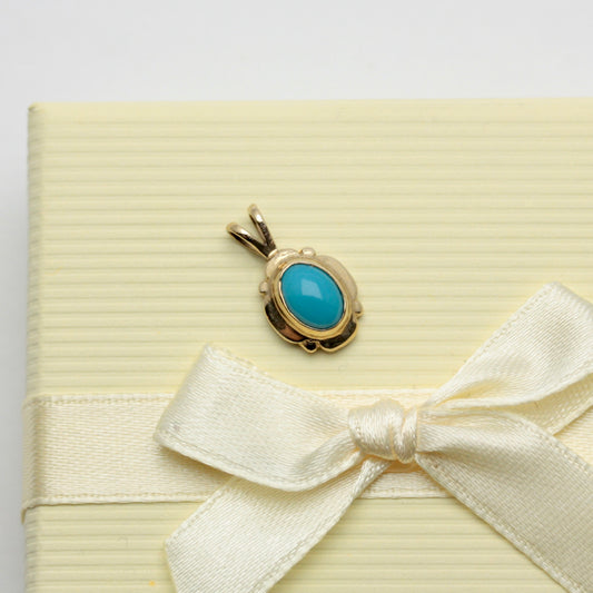 Small Vintage 9ct Gold Framed Turquoise Pendant