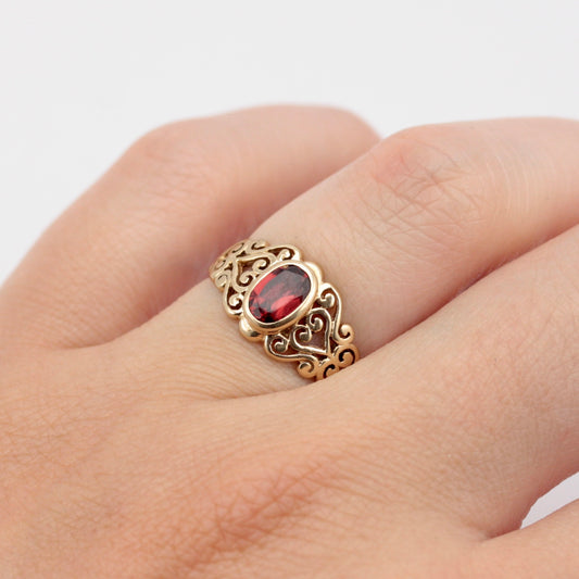 Vintage 9ct Gold and Garnet Scroll Design Ring