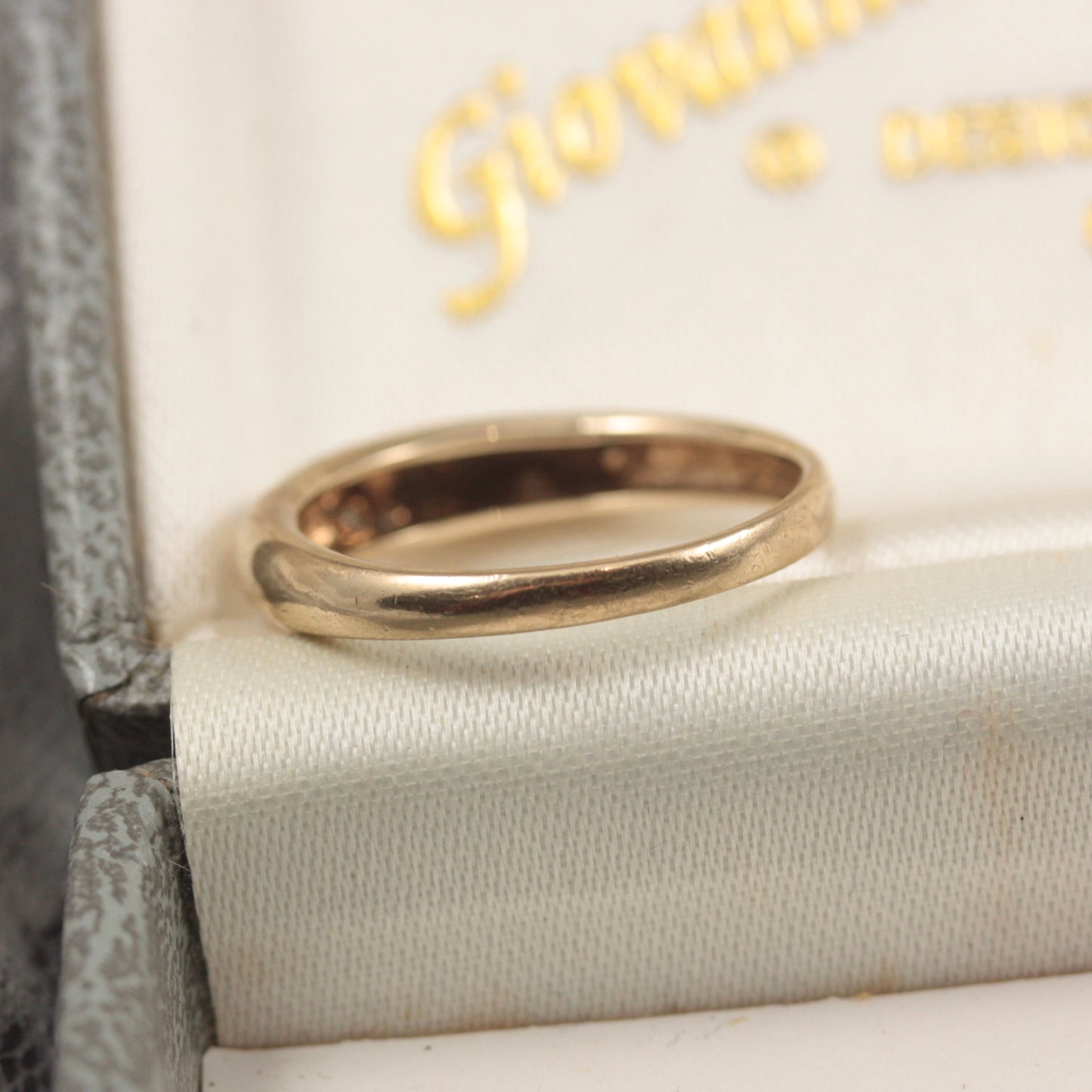 Pre-owned 9ct Gold Star Diamond Domed Ring