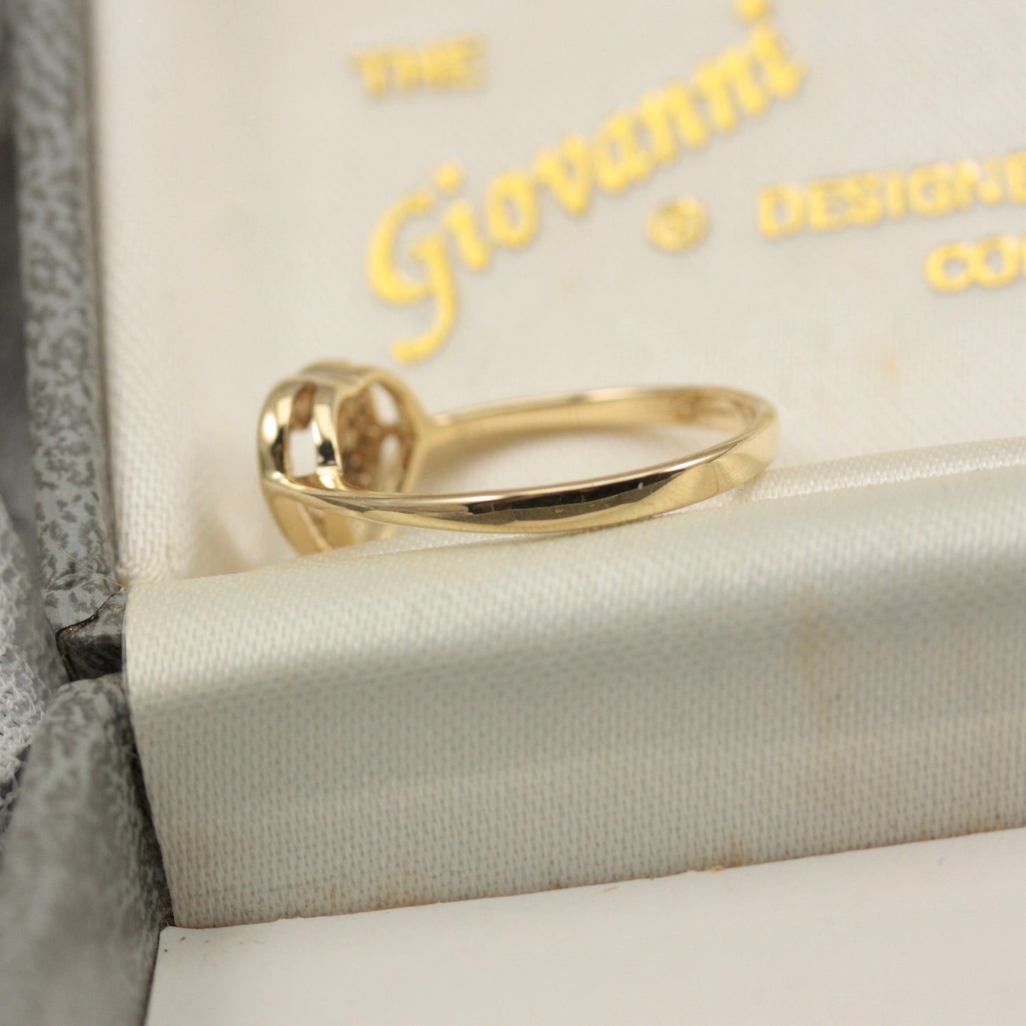 Pre-owned 9ct Gold and Diamond Heart Ring