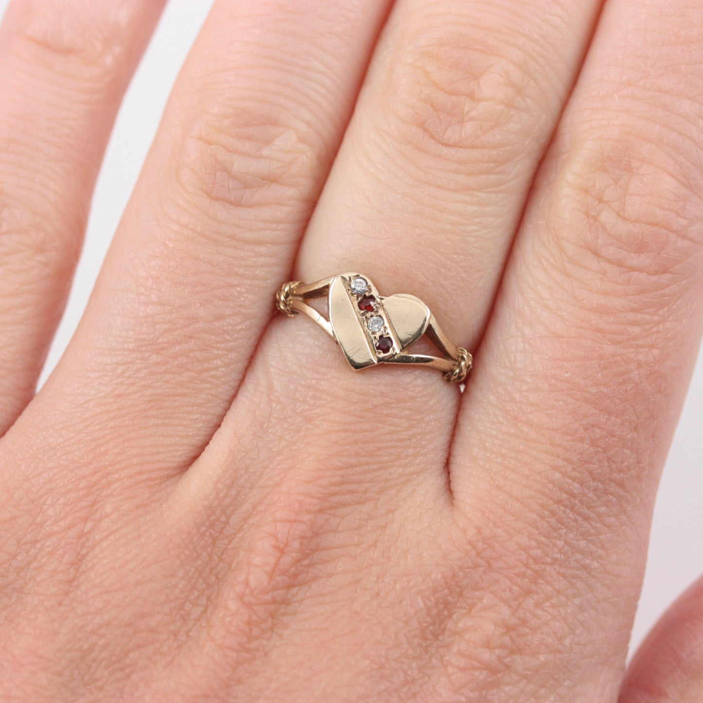 Vintage 9ct Gold Gemstone Set Heart Ring