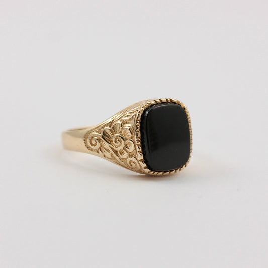 9ct gold onyx signet ring decorative shoulders