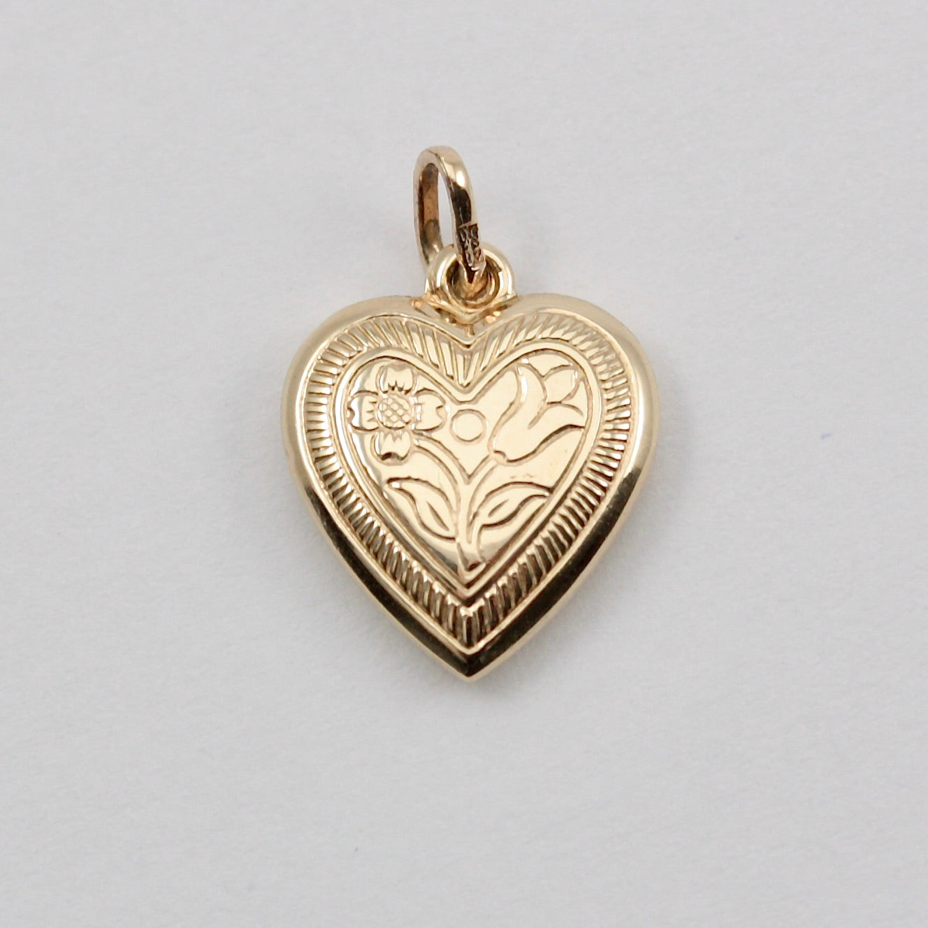 Vintage 9ct Gold Floral Engraved Heart Charm