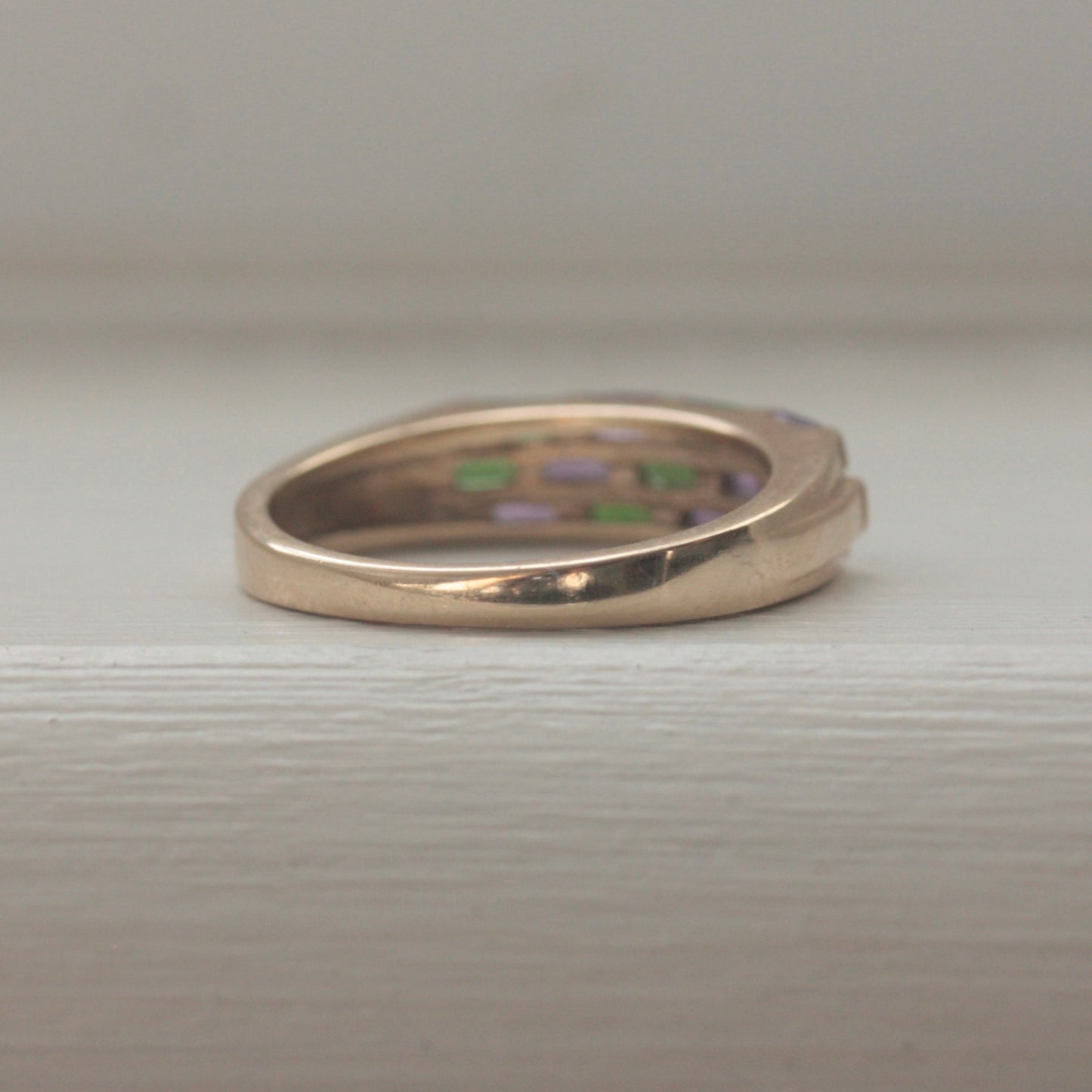 Late Vintage 9ct Gold Amethyst and Chrome Diopside Chequered Band
