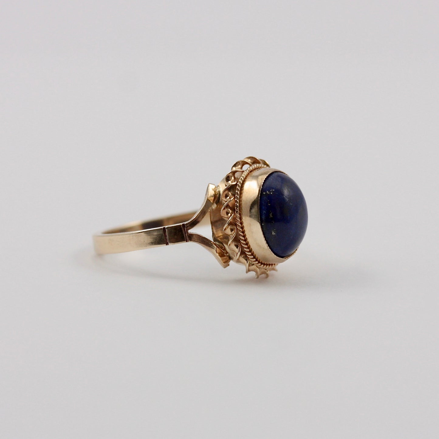 Vintage 9ct Gold Lapis Lazuli Rope Framed Ring, c1980s