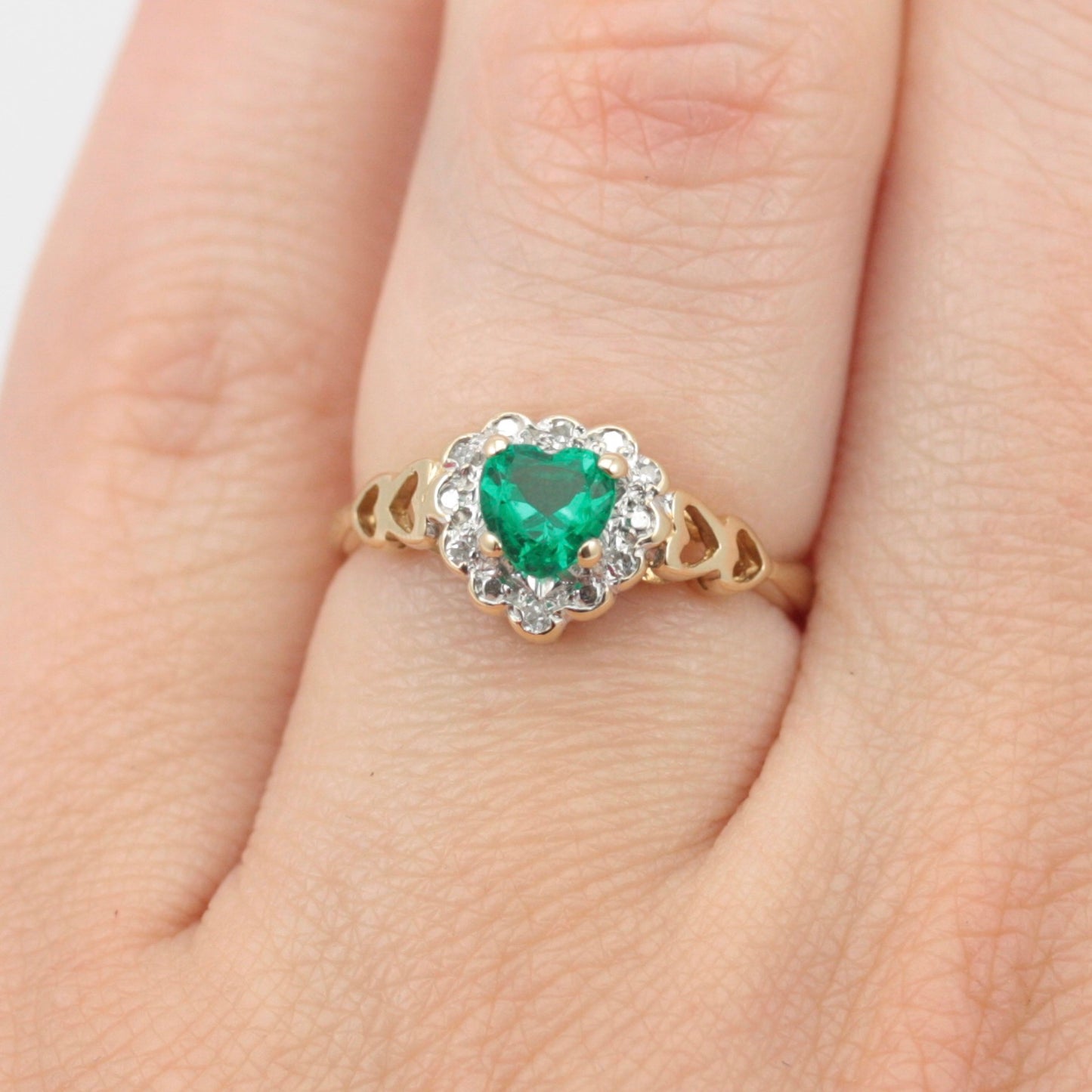 Vintage 9ct Gold Synthetic Emerald & Diamond Heart Cluster Ring