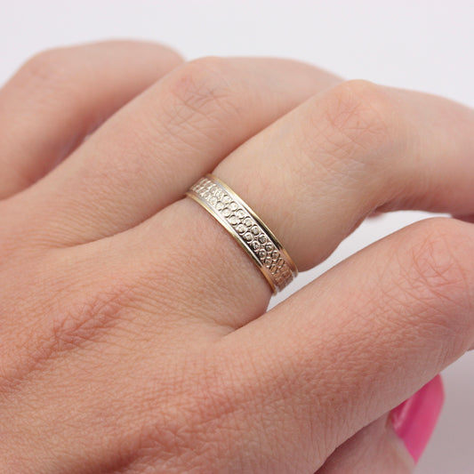 Pre-owned Two Tone 9ct Gold Patterned Band Ring