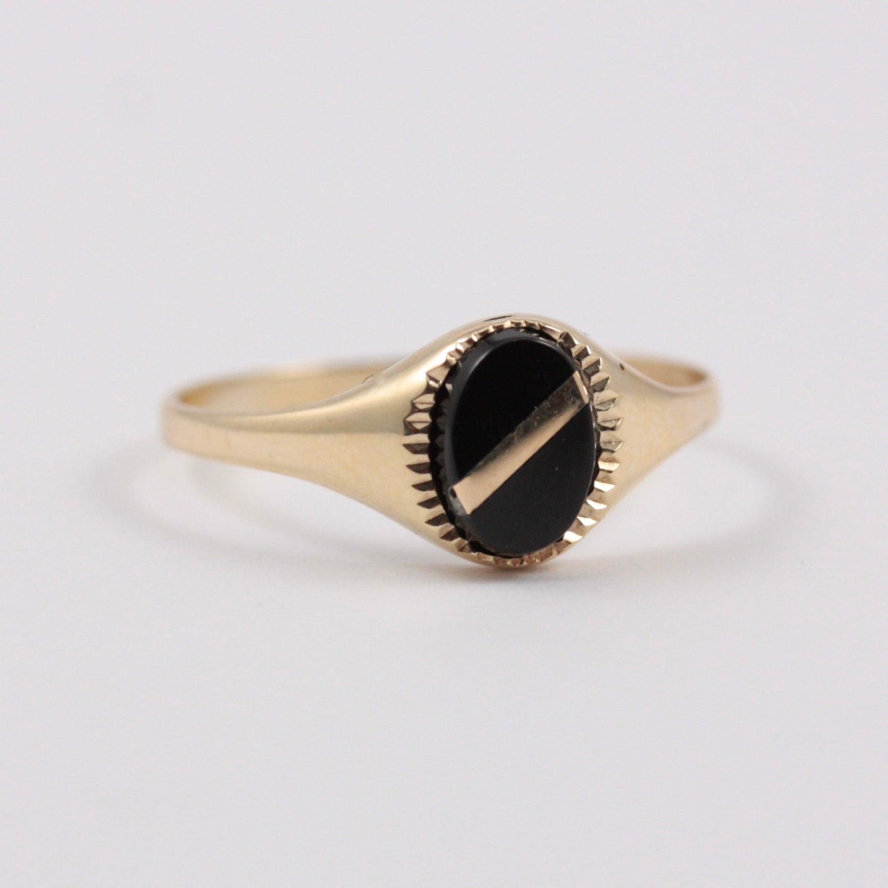 Dainty Vintage 9ct Gold Striped Onyx Ring, 1988