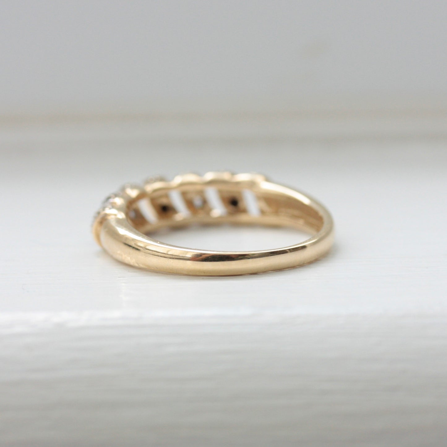 Vintage 9ct Gold Black & White Diamond Open Twist Ring